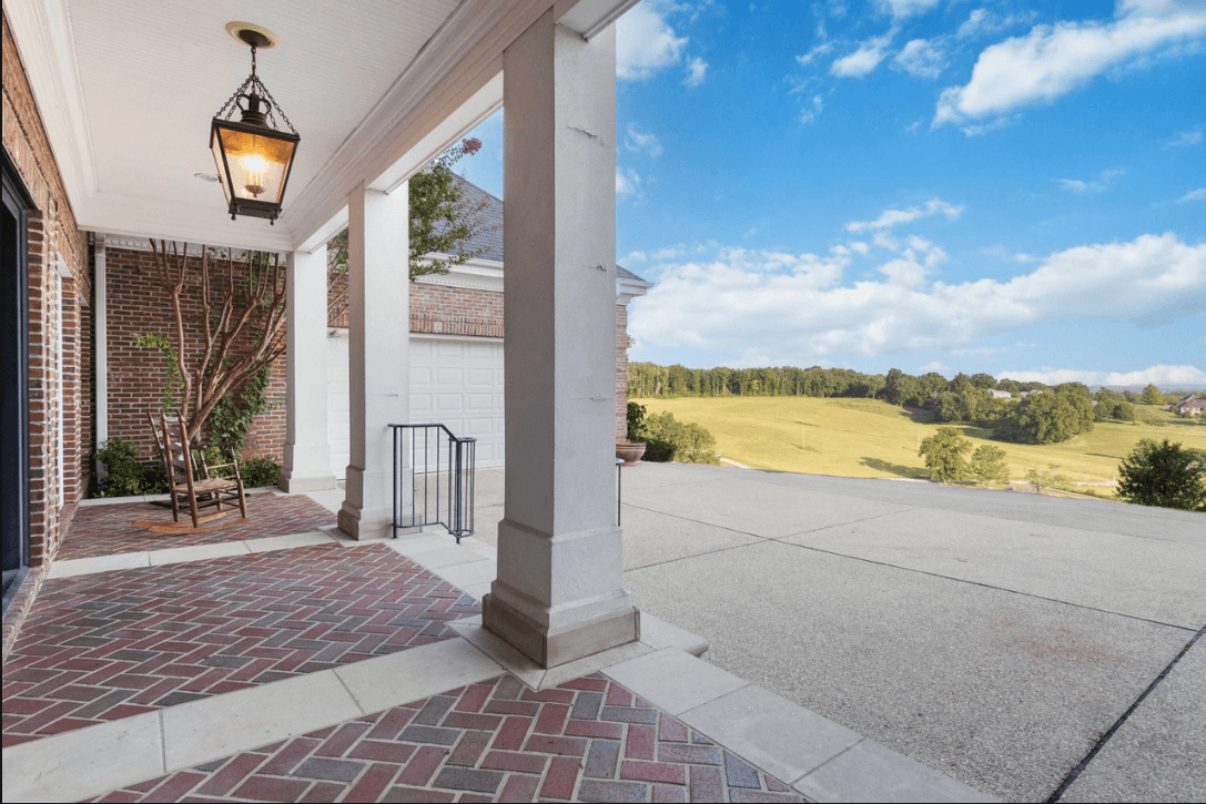 Kentucky property with porch and landscape