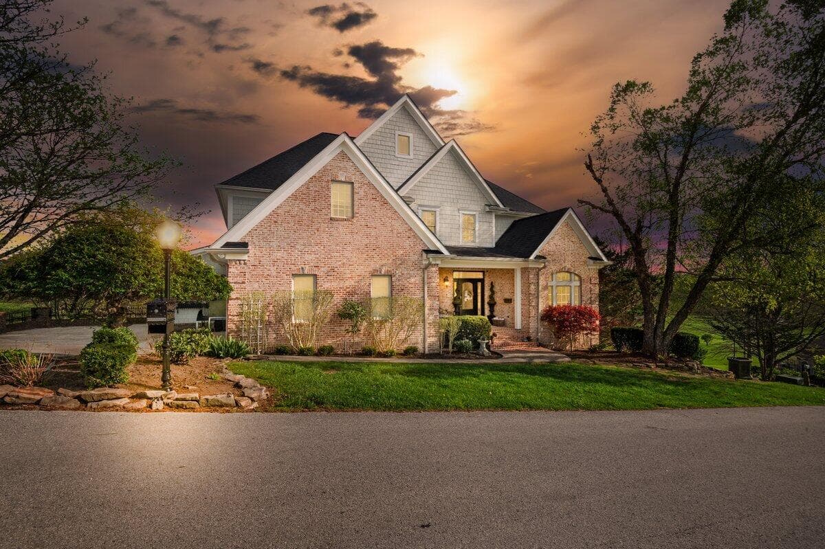 Property at 189 Oakwood Drive, London, KY — photo 1 of 37
