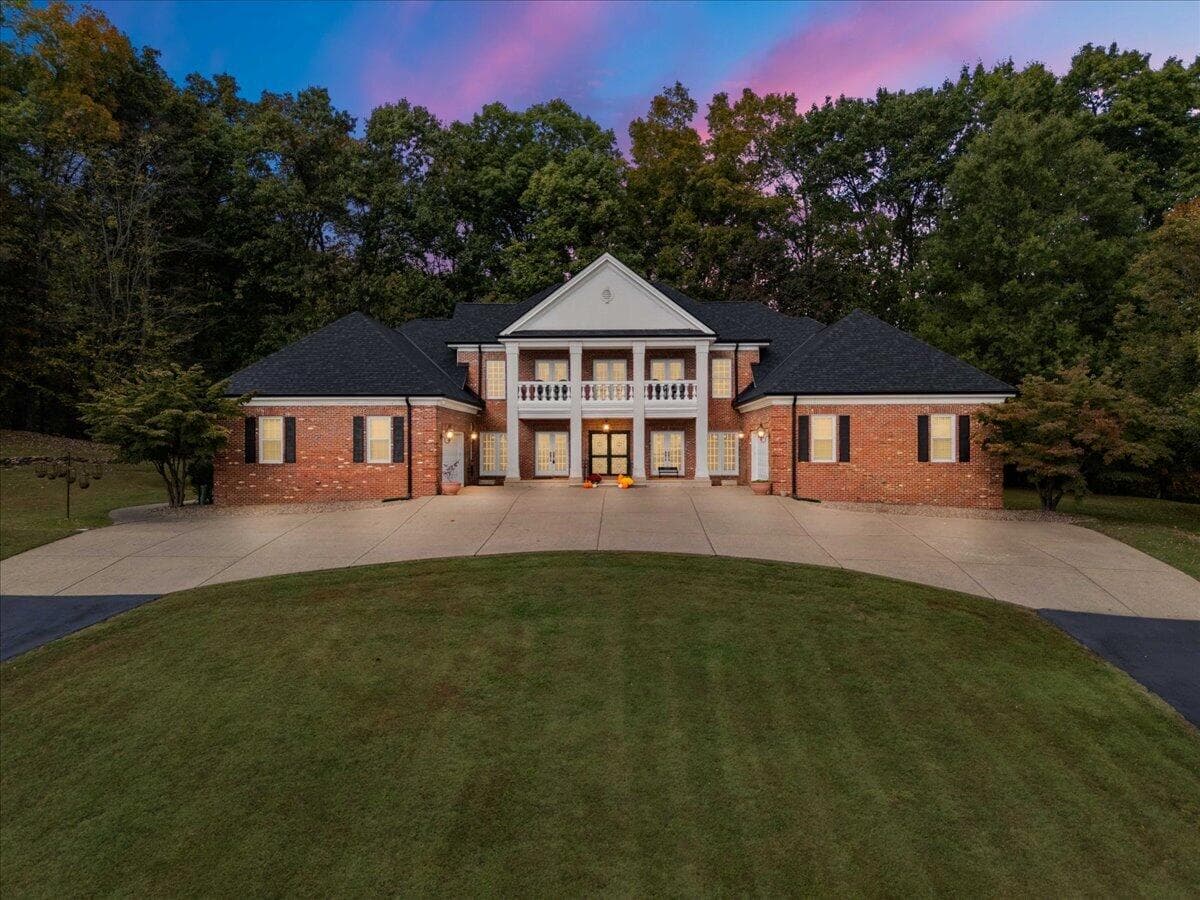 Property at 925 Conley Road, London, KY — photo 1 of 102